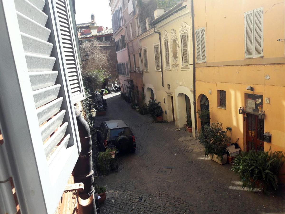 Anastasia - Hidden Balcony Inside Trastevere Apartment Рим Екстериор снимка